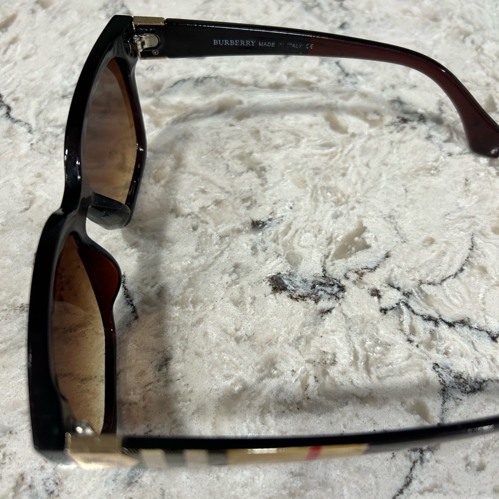 Burberry Sunglasses - Picture 5 of 6